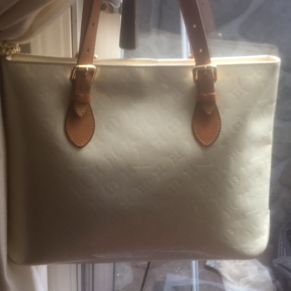 LV  beige Vernis tote